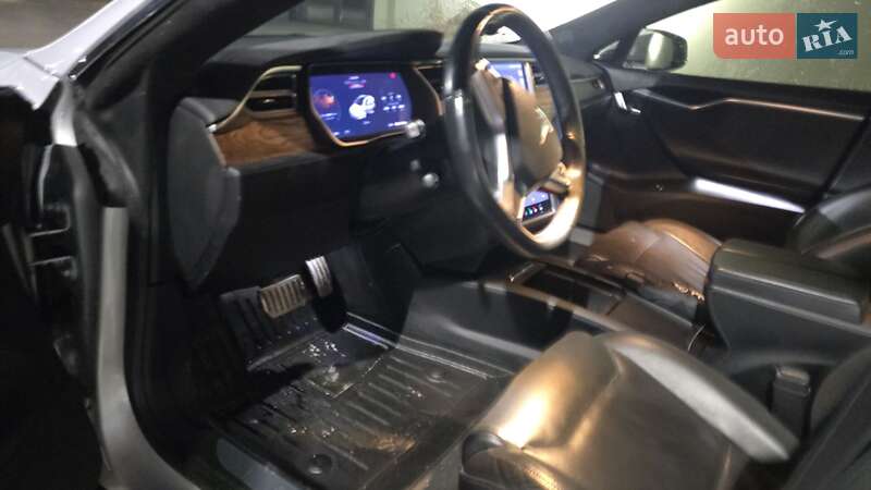 Лифтбек Tesla Model S 2017 в Луцке фото 16 Лифтбек Tesla Model S 2017 в Луцке