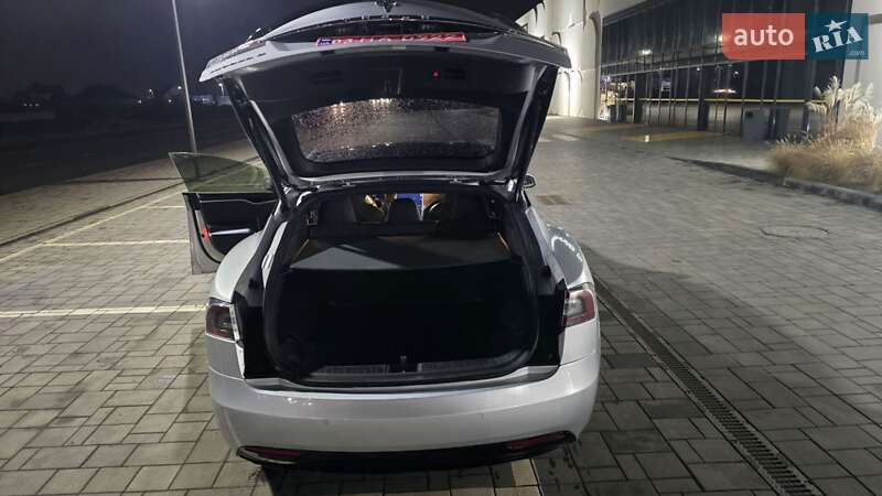 Лифтбек Tesla Model S 2017 в Луцке фото 24 Лифтбек Tesla Model S 2017 в Луцке