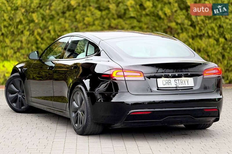 Ліфтбек Tesla Model S 2023 в Стрию
