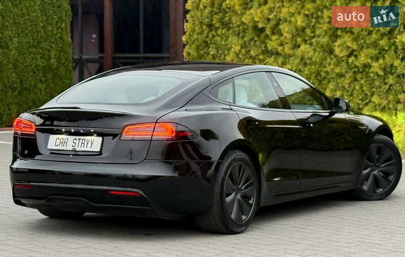 Ліфтбек Tesla Model S 2023 в Стрию