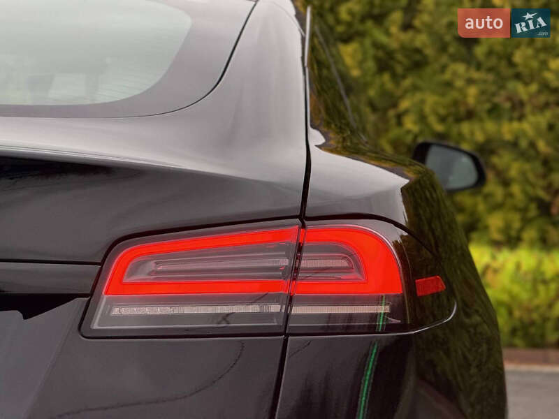 Ліфтбек Tesla Model S 2023 в Стрию