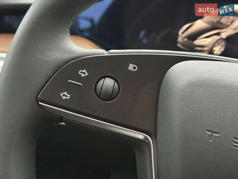 Ліфтбек Tesla Model S 2023 в Стрию