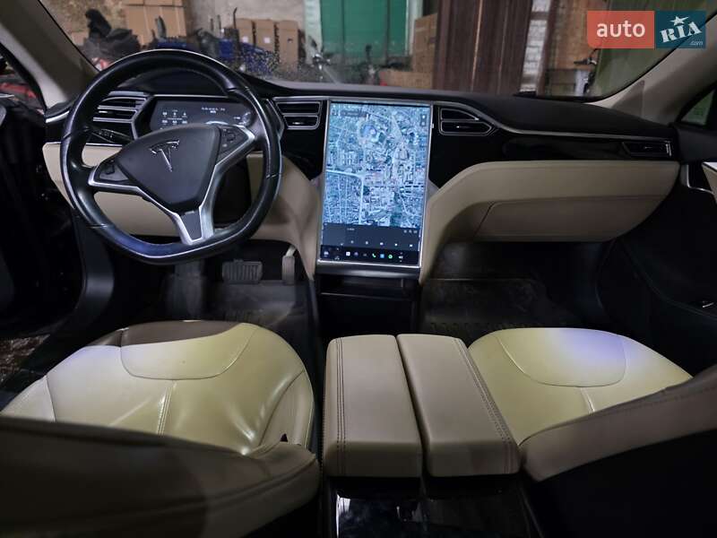 Ліфтбек Tesla Model S 2014 в Дубровиці фото 11 Ліфтбек Tesla Model S 2014 в Дубровиці