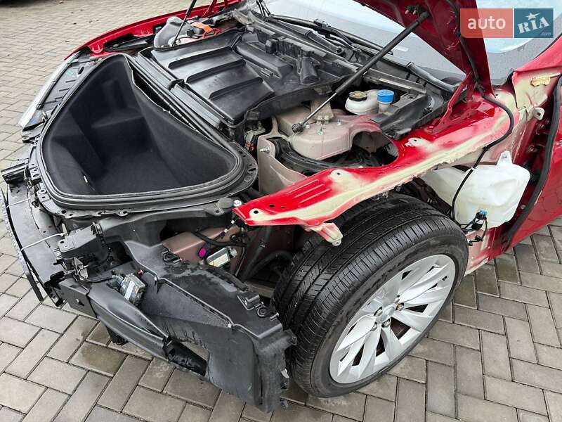 Лифтбек Tesla Model S 2016 в Луцке фото 16 Лифтбек Tesla Model S 2016 в Луцке