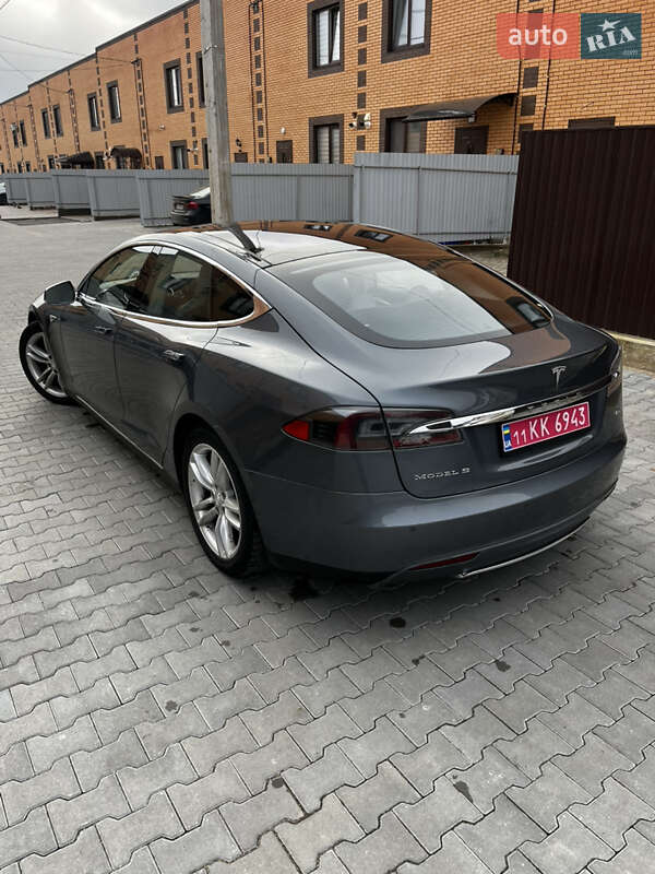 Лифтбек Tesla Model S 2014 в Виннице