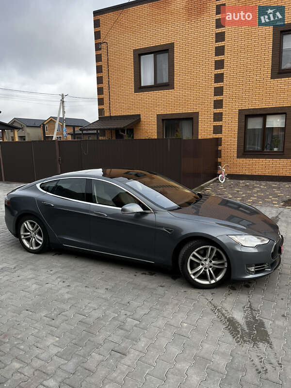 Лифтбек Tesla Model S 2014 в Виннице
