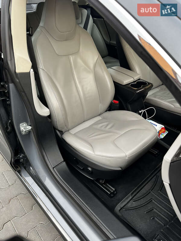 Лифтбек Tesla Model S 2014 в Виннице