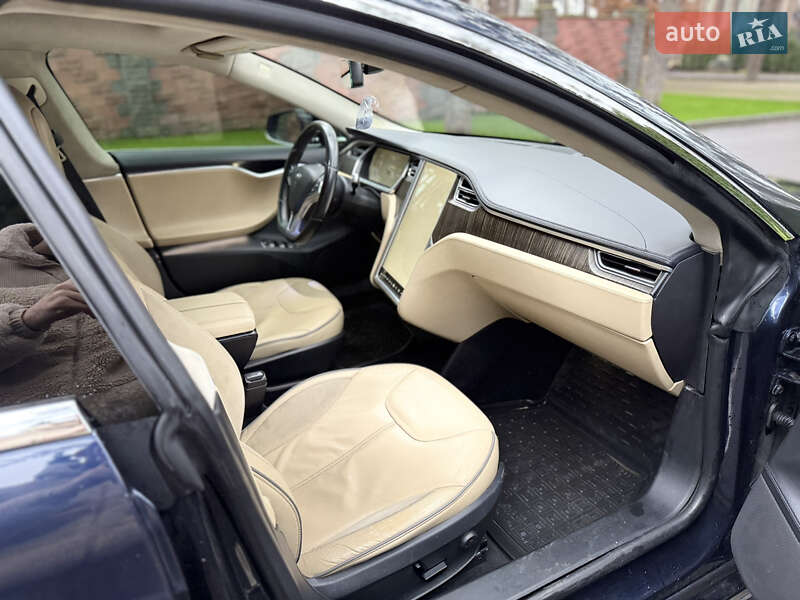 Лифтбек Tesla Model S 2013 в Киеве фото 23 Лифтбек Tesla Model S 2013 в Киеве