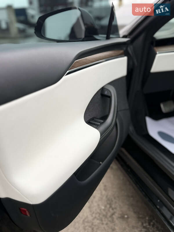 Лифтбек Tesla Model S 2021 в Виннице