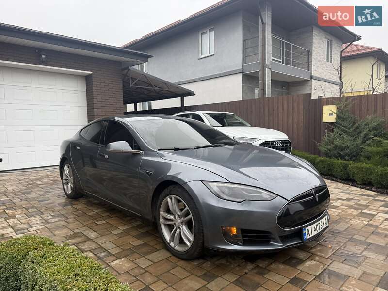 Лифтбек Tesla Model S 2013 в Киеве