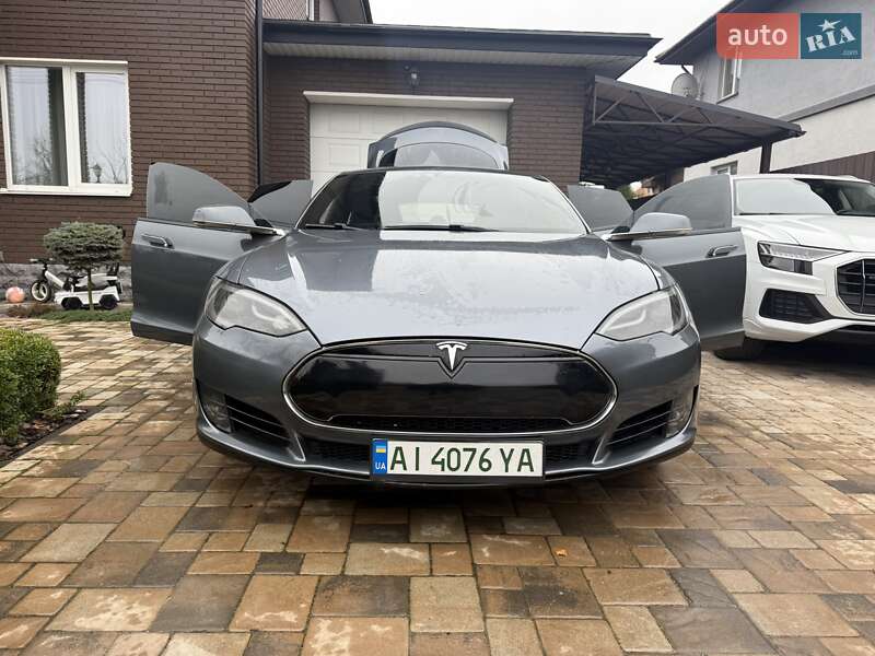 Лифтбек Tesla Model S 2013 в Киеве
