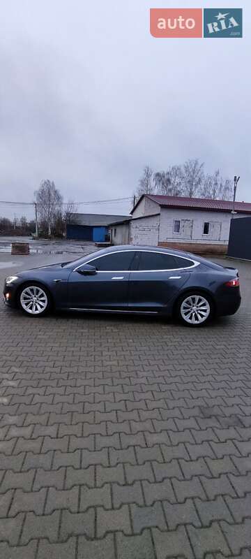 Лифтбек Tesla Model S 2016 в Сарнах