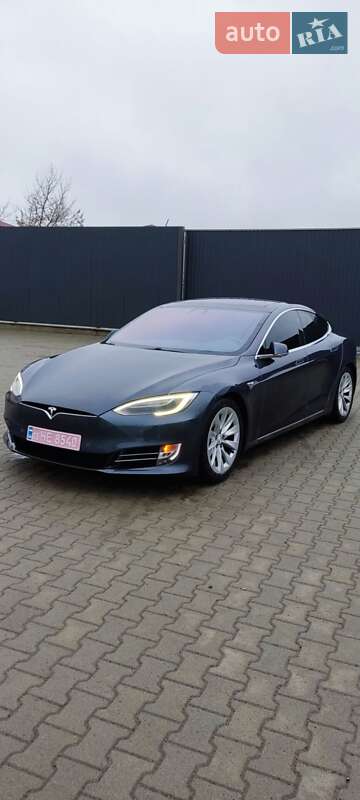 Лифтбек Tesla Model S 2016 в Сарнах