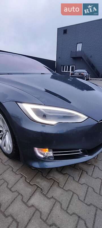 Лифтбек Tesla Model S 2016 в Сарнах