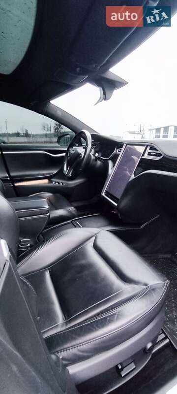 Лифтбек Tesla Model S 2016 в Сарнах