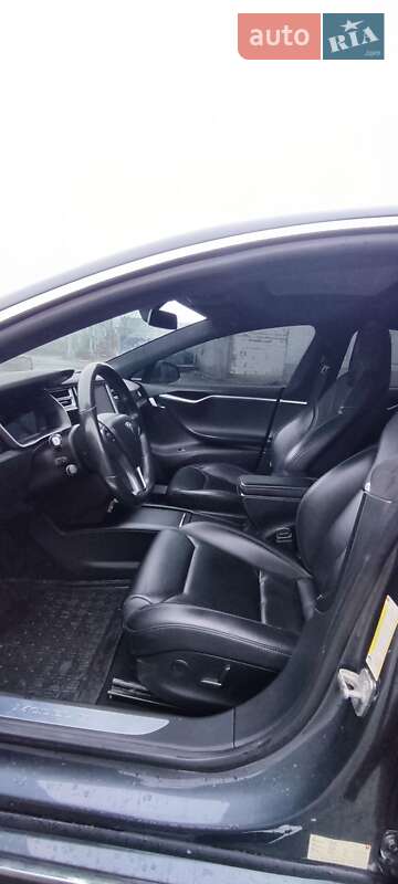 Лифтбек Tesla Model S 2016 в Сарнах