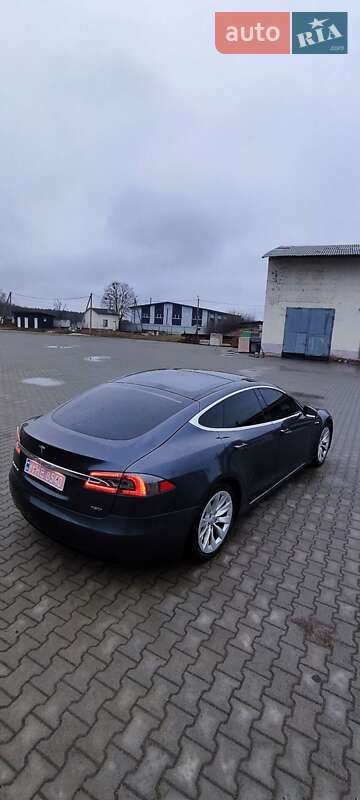 Лифтбек Tesla Model S 2016 в Сарнах