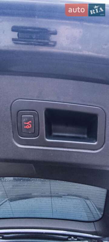 Лифтбек Tesla Model S 2016 в Сарнах