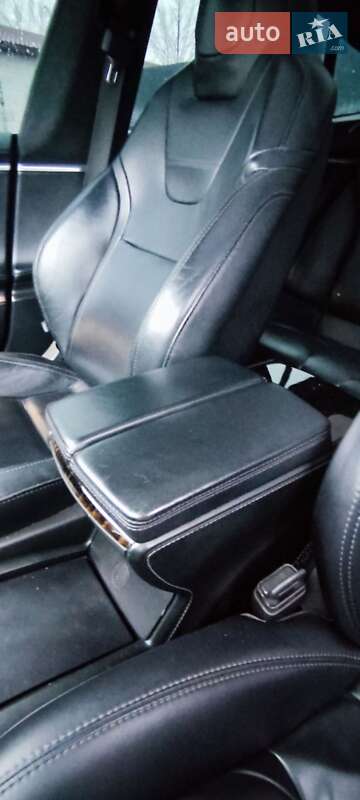 Лифтбек Tesla Model S 2016 в Сарнах