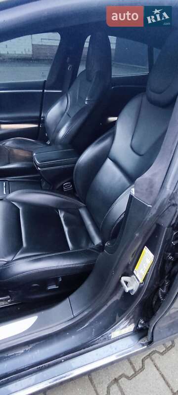 Лифтбек Tesla Model S 2016 в Сарнах