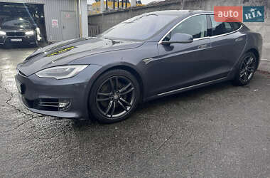 Лифтбек Tesla Model S 2016 в Киеве
