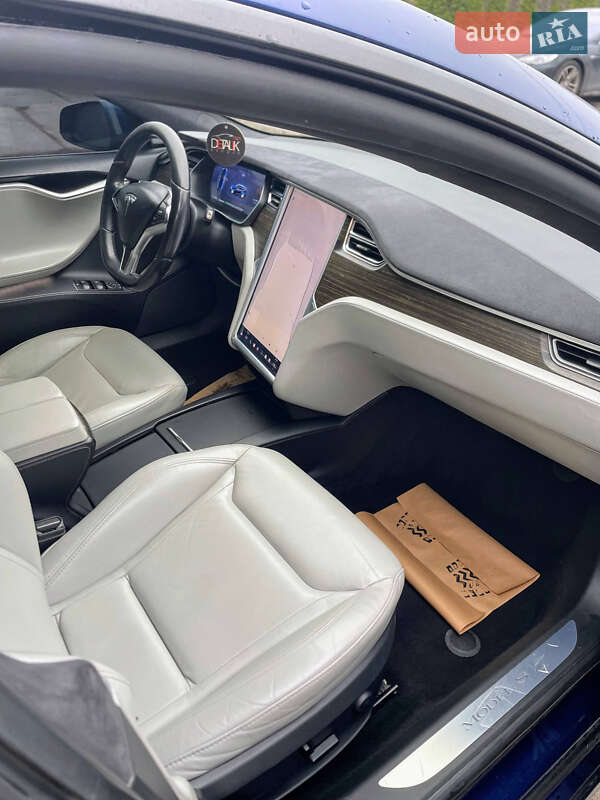 Лифтбек Tesla Model S 2016 в Львове