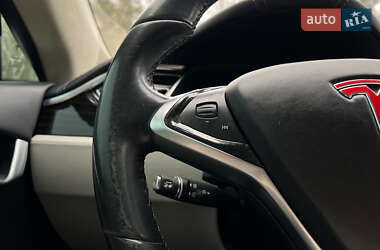 Лифтбек Tesla Model S 2016 в Львове