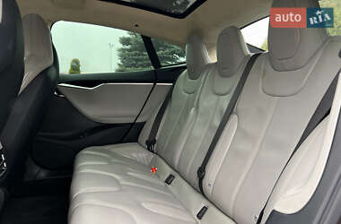 Лифтбек Tesla Model S 2016 в Львове