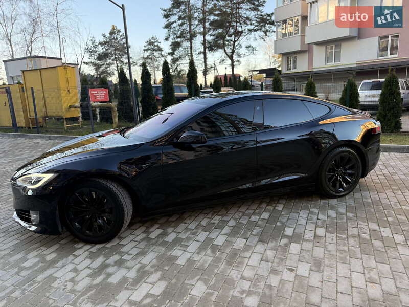 Tesla Model S 2019