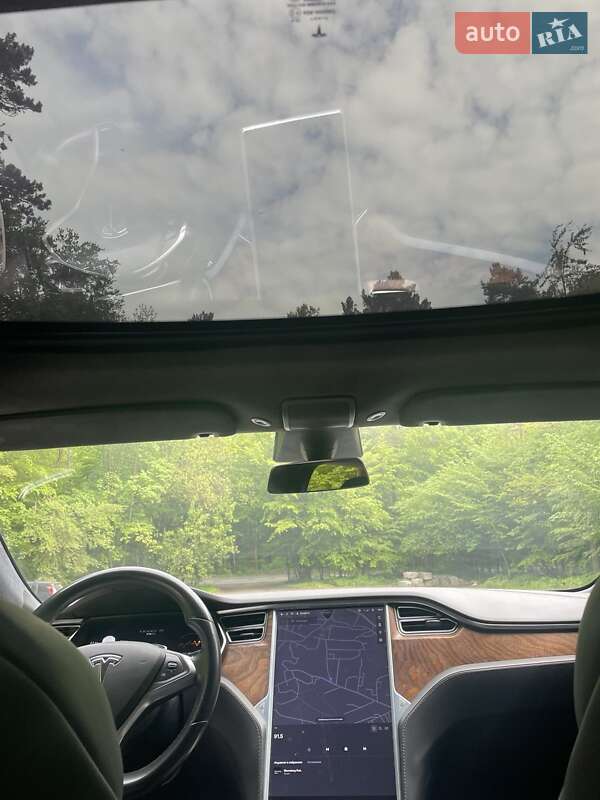 Лифтбек Tesla Model S 2017 в Львове