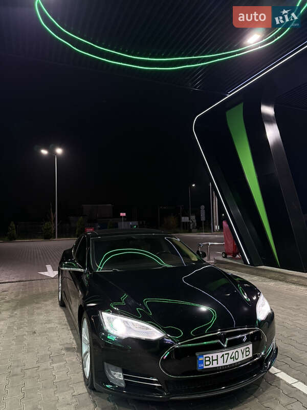 Tesla Model S 2014