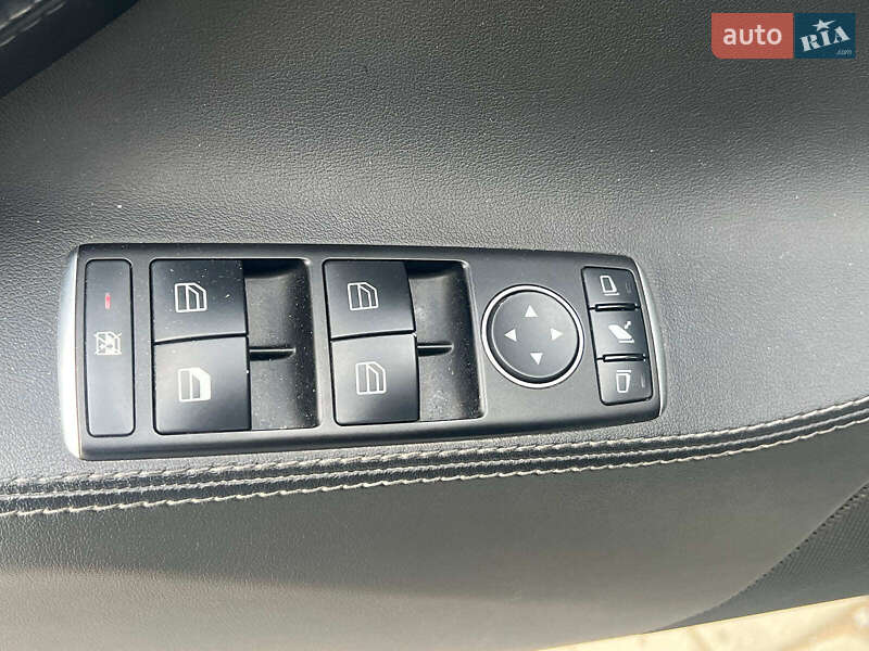 Лифтбек Tesla Model S 2015 в Львове фото 15 Лифтбек Tesla Model S 2015 в Львове