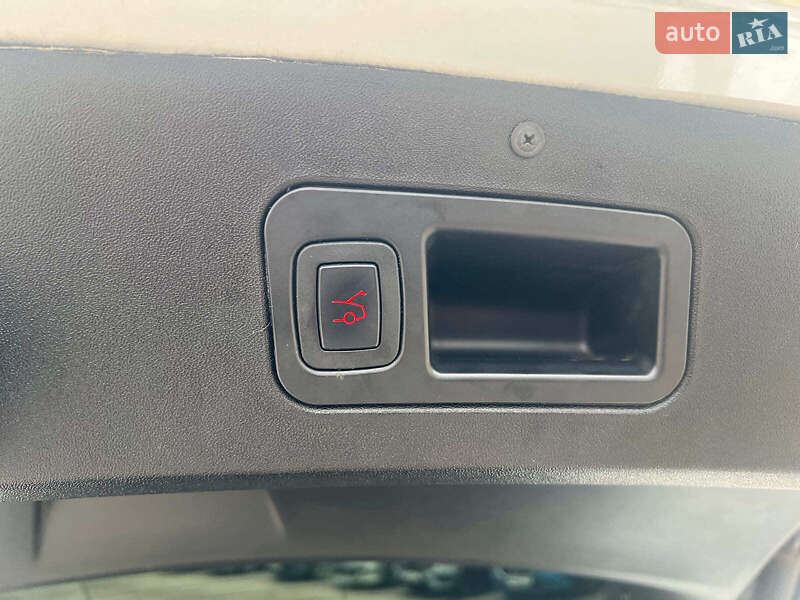 Лифтбек Tesla Model S 2015 в Львове фото 34 Лифтбек Tesla Model S 2015 в Львове