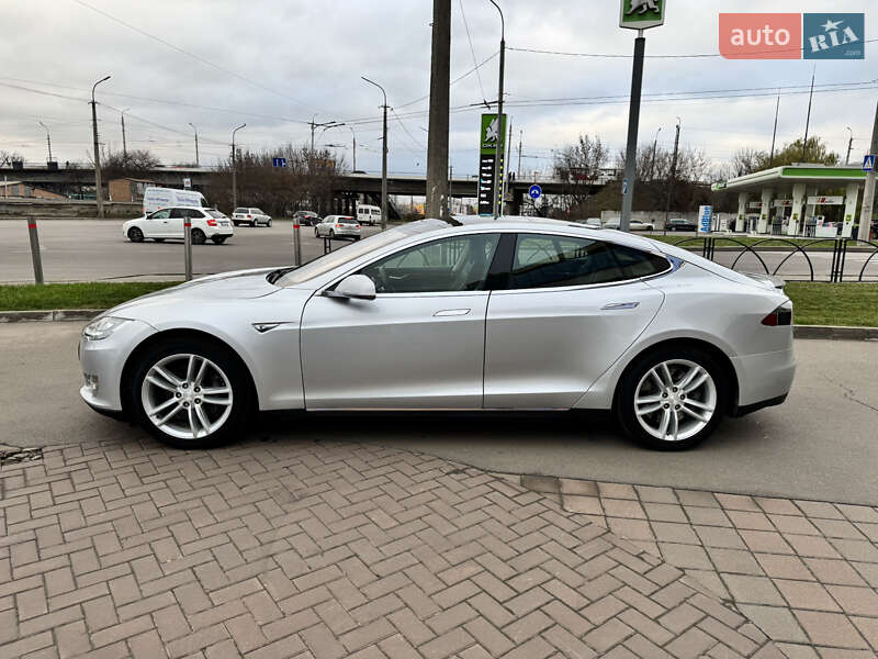 Ліфтбек Tesla Model S 2014 в Луцьку фото 8 Ліфтбек Tesla Model S 2014 в Луцьку