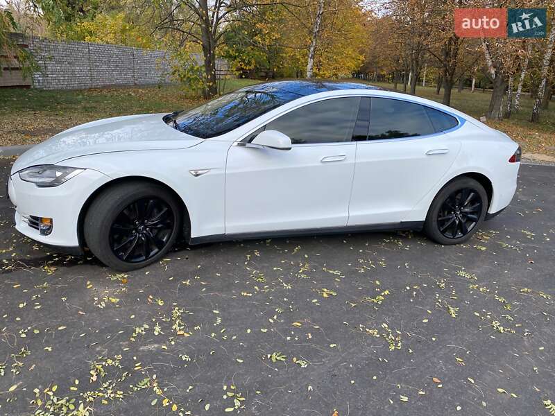 Лифтбек Tesla Model S 2015 в Днепре фото 2 Лифтбек Tesla Model S 2015 в Днепре