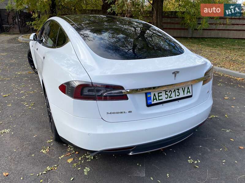 Лифтбек Tesla Model S 2015 в Днепре фото 4 Лифтбек Tesla Model S 2015 в Днепре