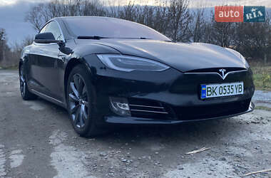 Лифтбек Tesla Model S 2018 в Ровно