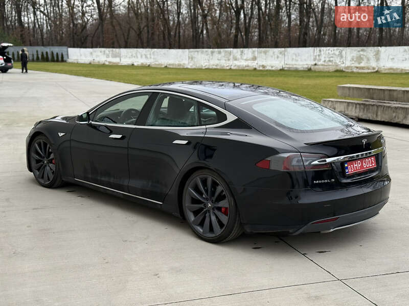 Лифтбек Tesla Model S 2015 в Луцке