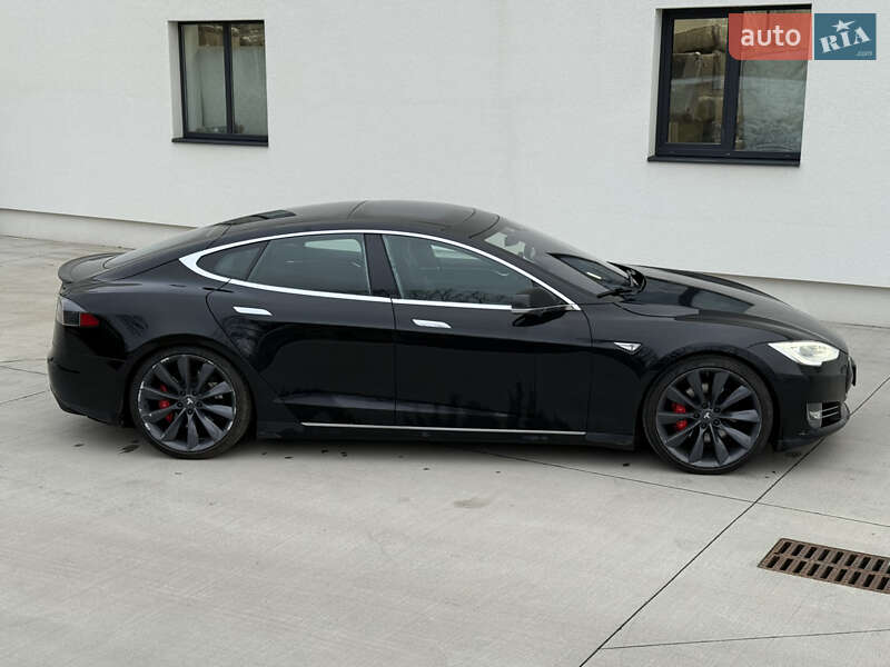 Лифтбек Tesla Model S 2015 в Луцке