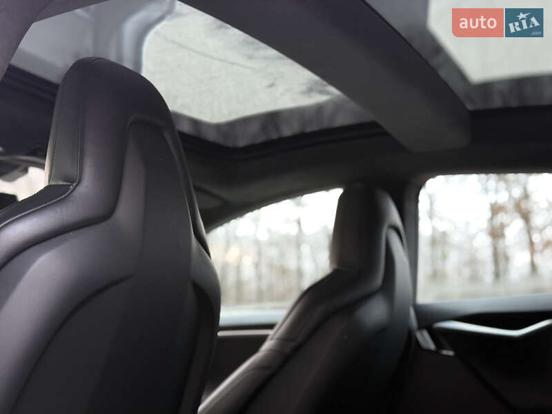 Лифтбек Tesla Model S 2015 в Луцке
