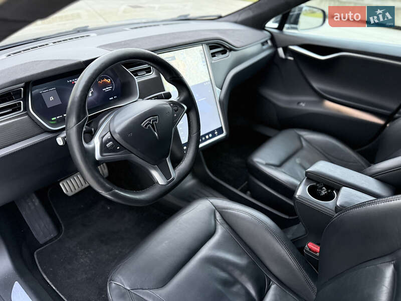 Лифтбек Tesla Model S 2015 в Луцке