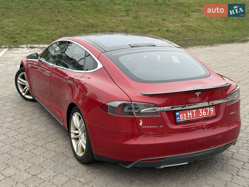 Лифтбек Tesla Model S 2015 в Луцке