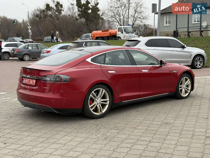 Лифтбек Tesla Model S 2015 в Луцке