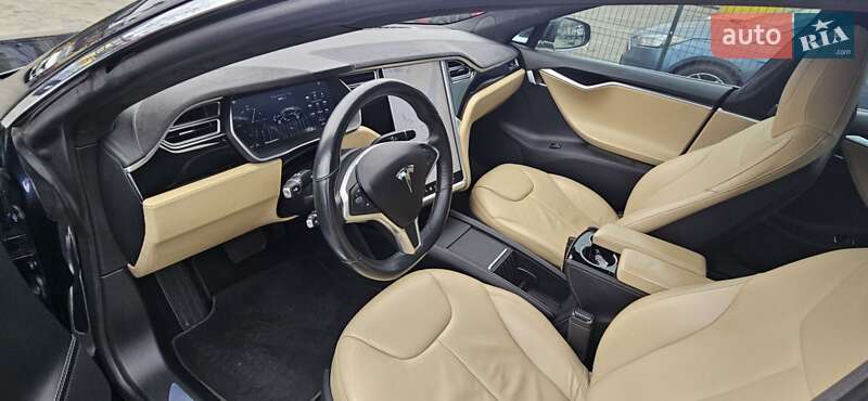 Лифтбек Tesla Model S 2015 в Киеве фото 10 Лифтбек Tesla Model S 2015 в Киеве