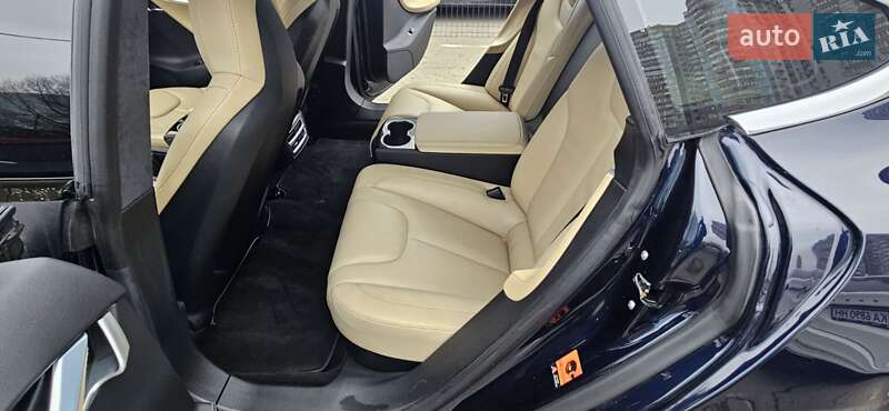 Лифтбек Tesla Model S 2015 в Киеве фото 17 Лифтбек Tesla Model S 2015 в Киеве