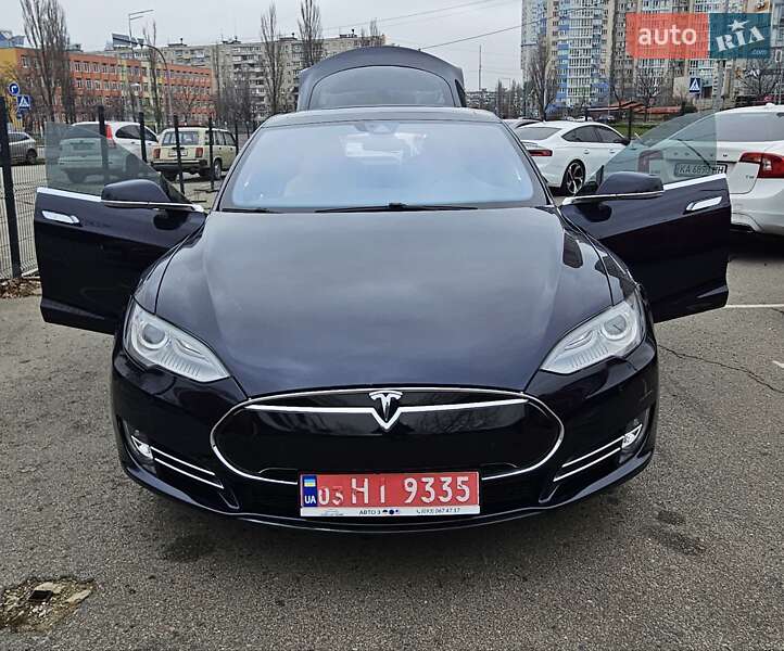 Лифтбек Tesla Model S 2015 в Киеве фото 23 Лифтбек Tesla Model S 2015 в Киеве