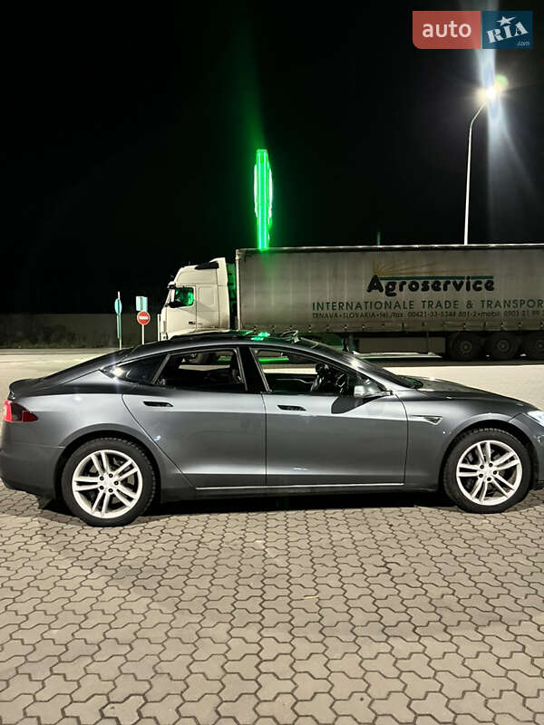 Ліфтбек Tesla Model S 2014 в Києві