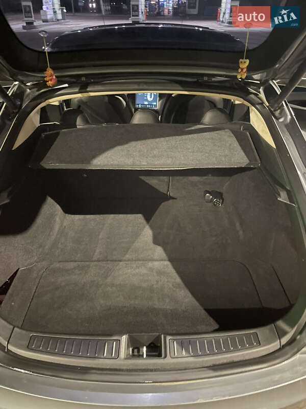 Ліфтбек Tesla Model S 2014 в Києві