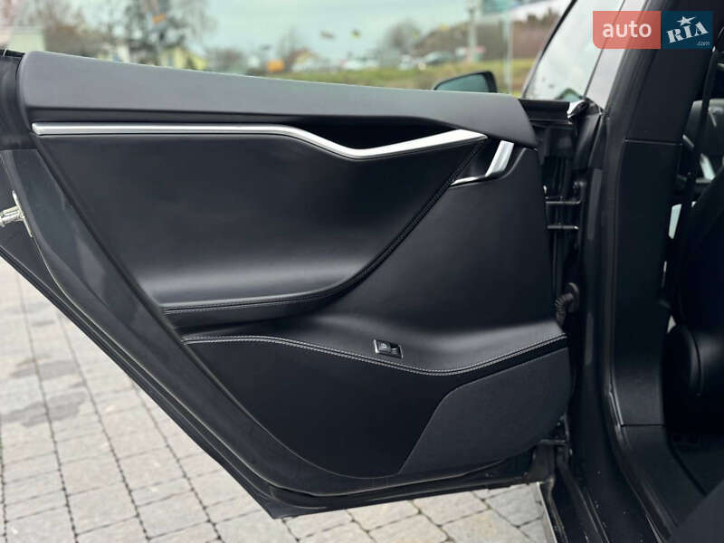 Лифтбек Tesla Model S 2017 в Львове фото 16 Лифтбек Tesla Model S 2017 в Львове