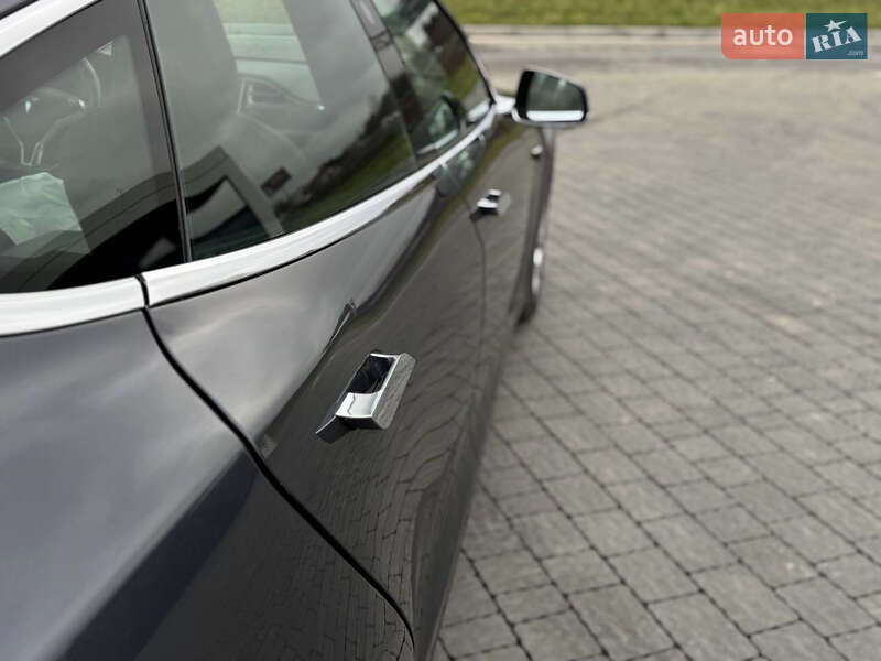Лифтбек Tesla Model S 2017 в Львове фото 50 Лифтбек Tesla Model S 2017 в Львове